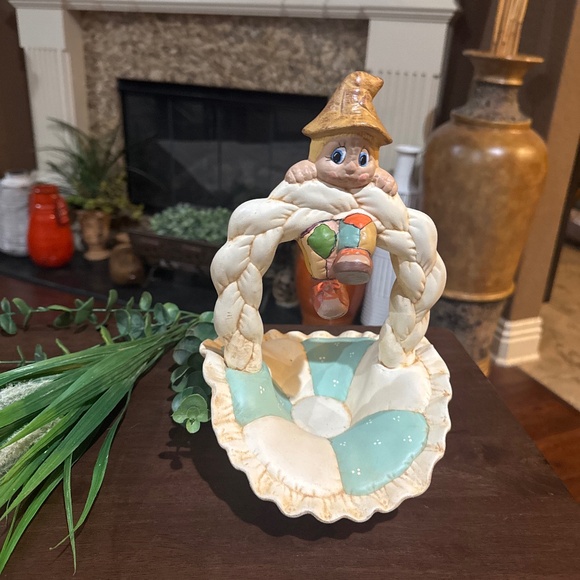 Beautiful Rare Puffed Pillowed Ruffled Cloth Ceramic Basket - Picture 1 of 6